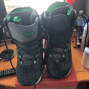 GUC roxy size 9 snowboard boots